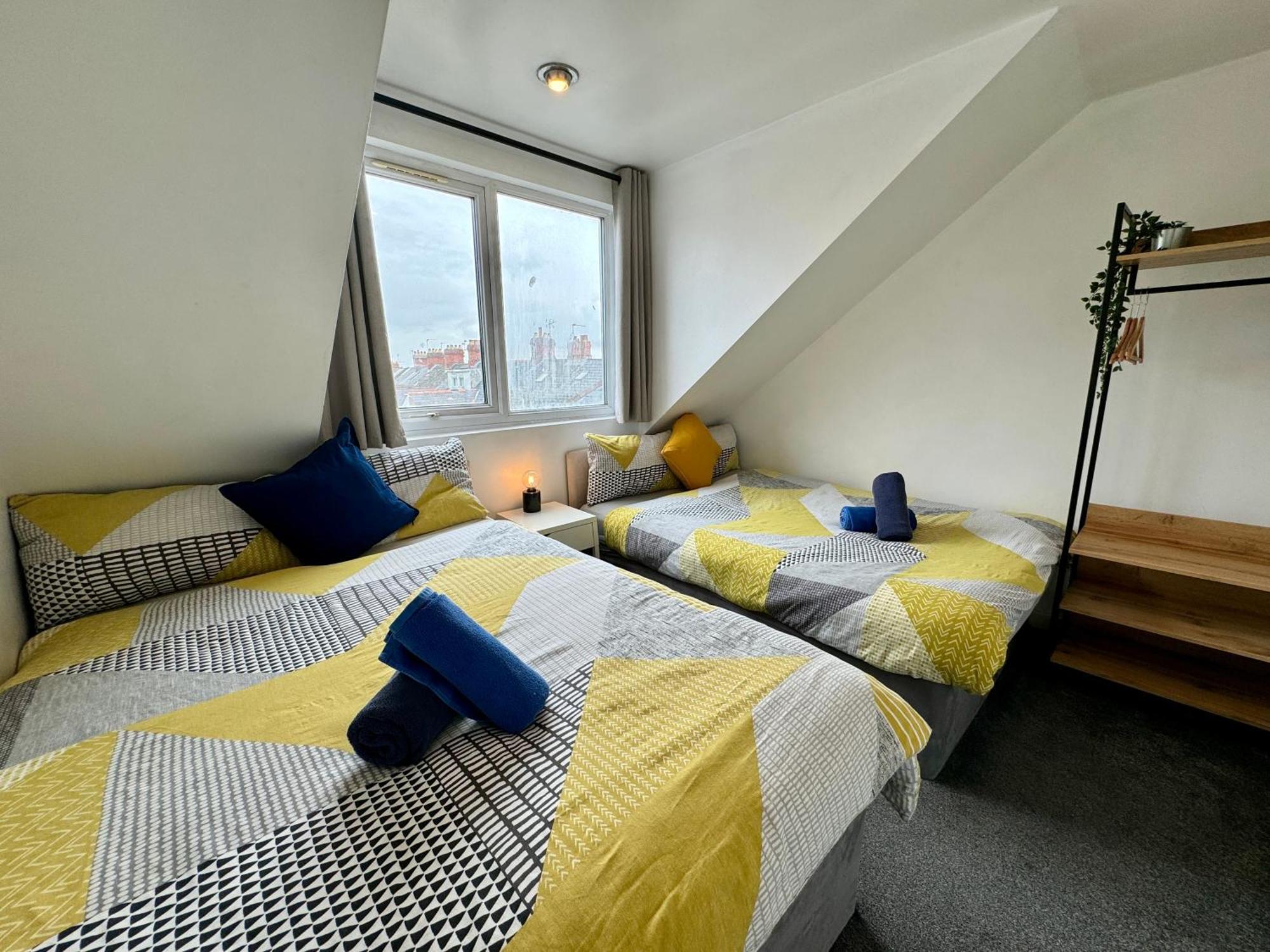Space For Groups, 10 Mins From Queen St! Кардифф Экстерьер фото
